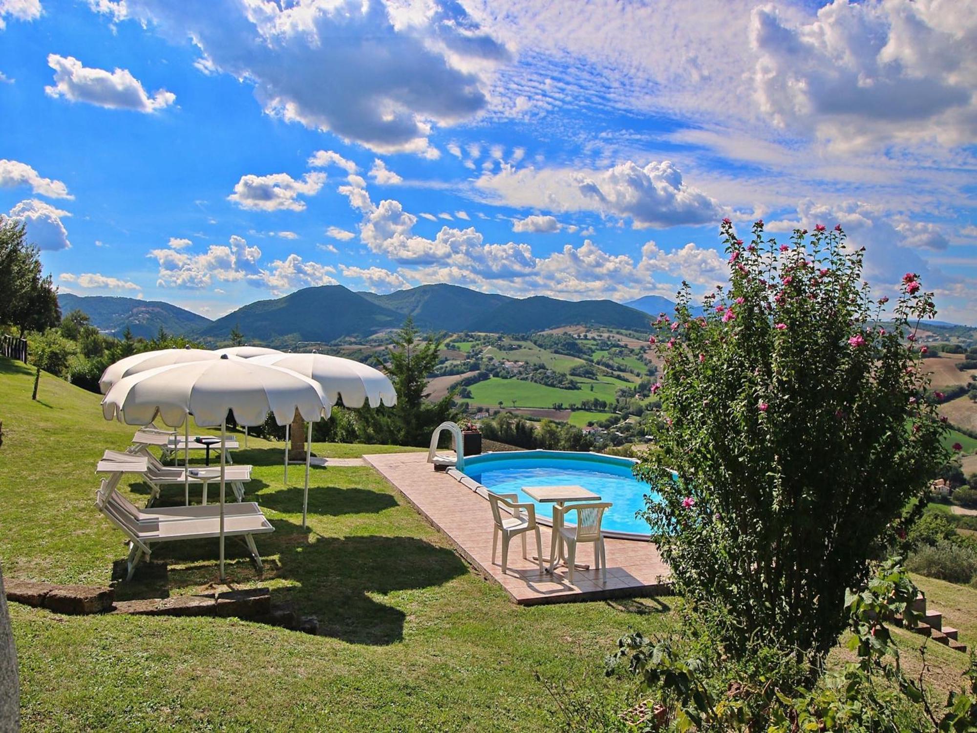 Nice Flat In Arcevia With Swimming Pool Bagian luar foto