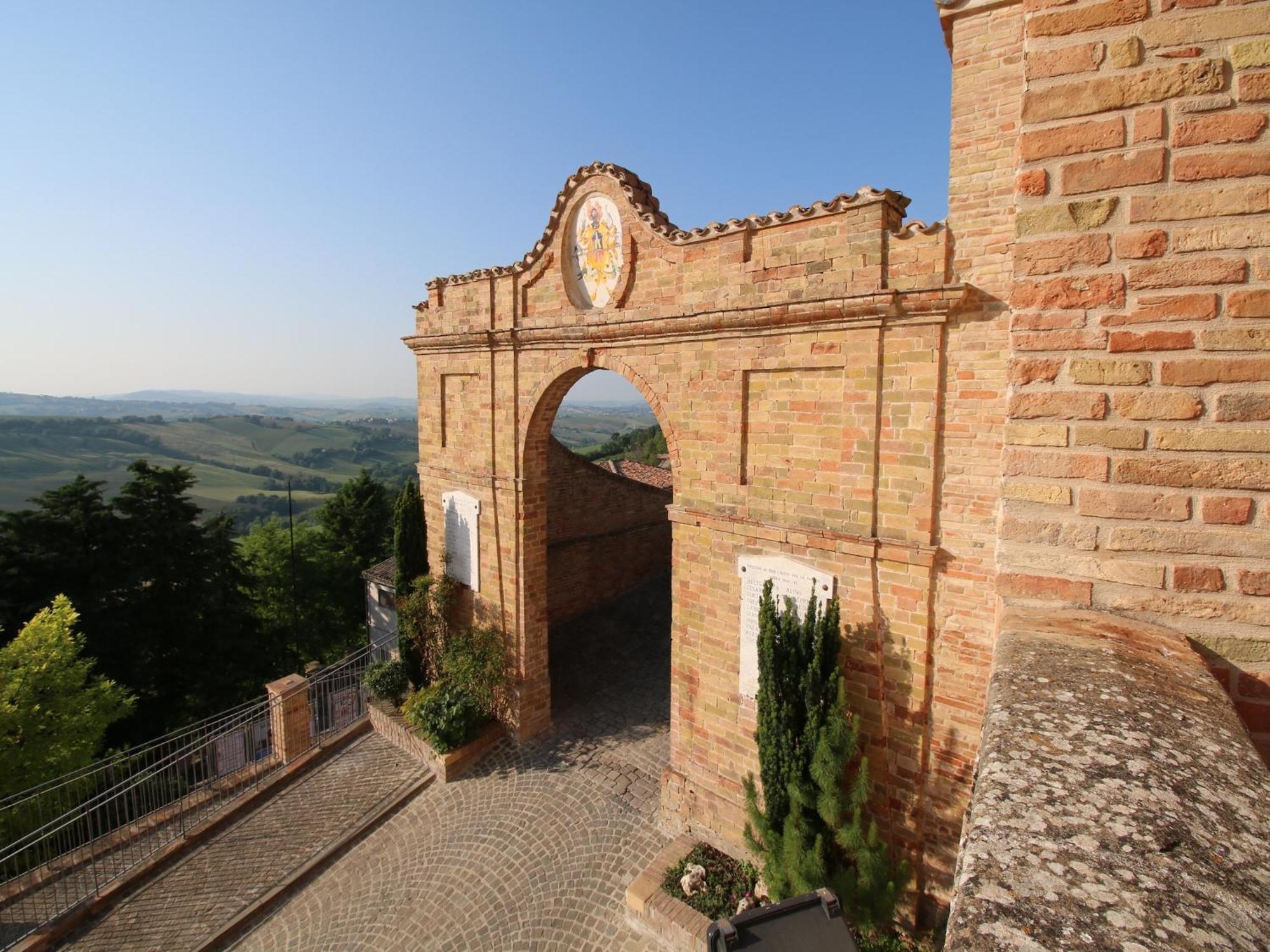 Nice Flat In Arcevia With Swimming Pool Bagian luar foto