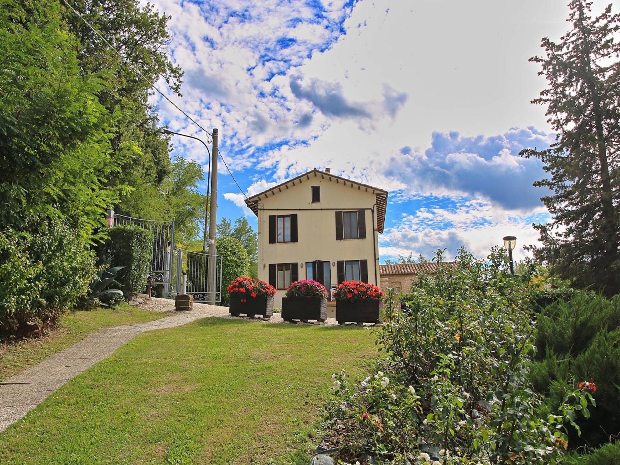 Nice Flat In Arcevia With Swimming Pool Bagian luar foto