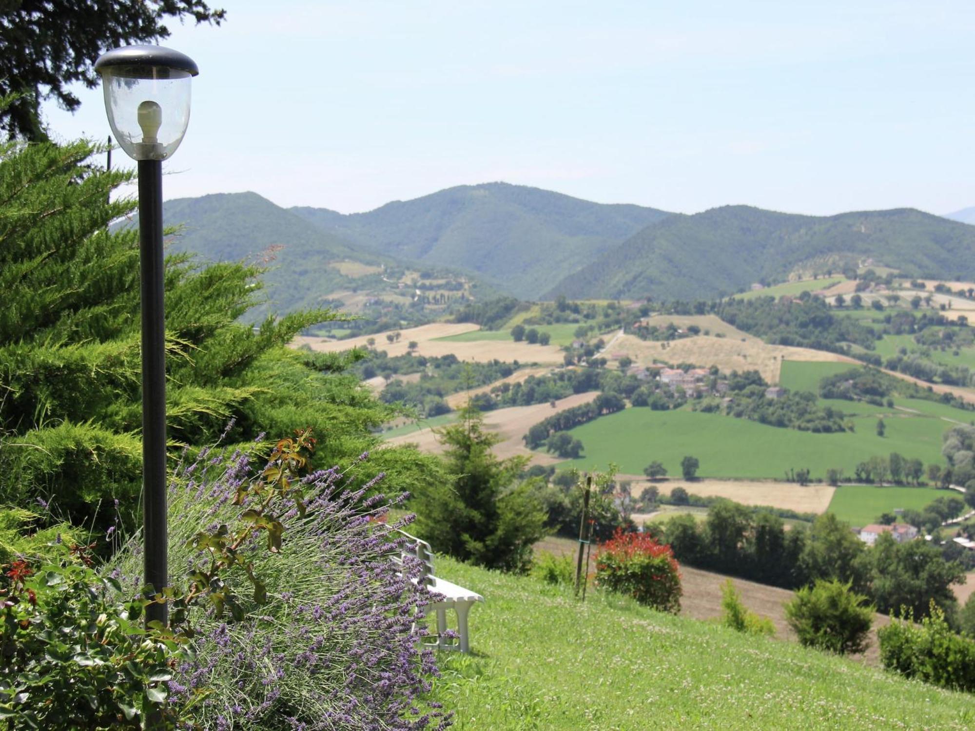 Nice Flat In Arcevia With Swimming Pool Bagian luar foto