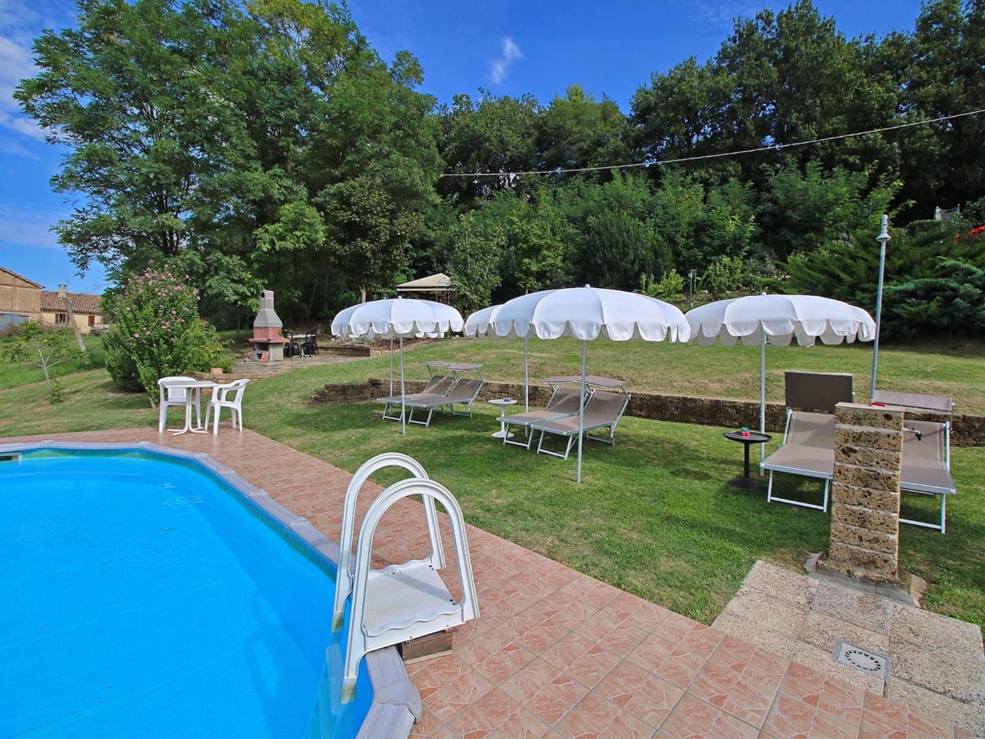 Nice Flat In Arcevia With Swimming Pool Bagian luar foto