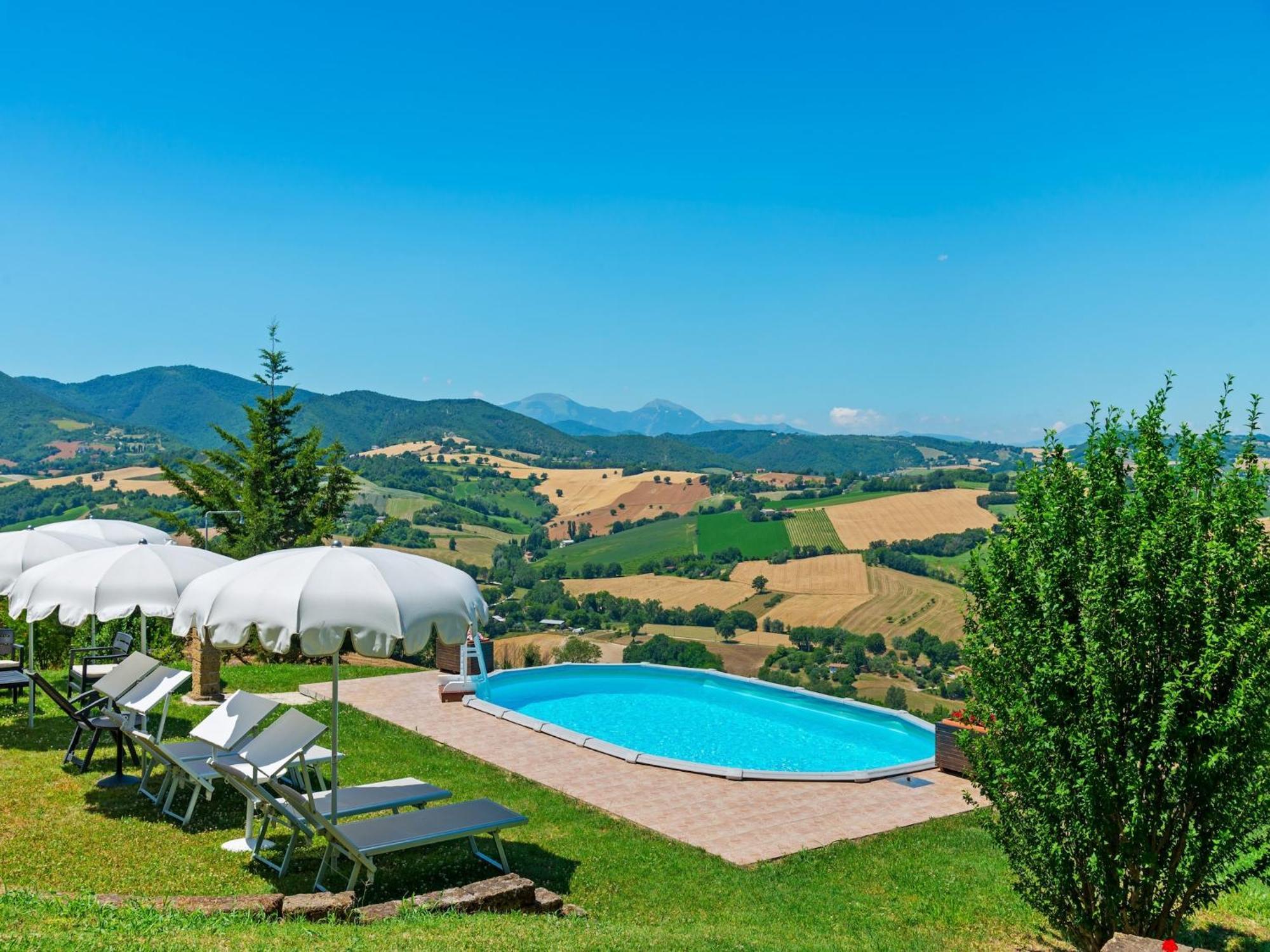 Nice Flat In Arcevia With Swimming Pool Bagian luar foto