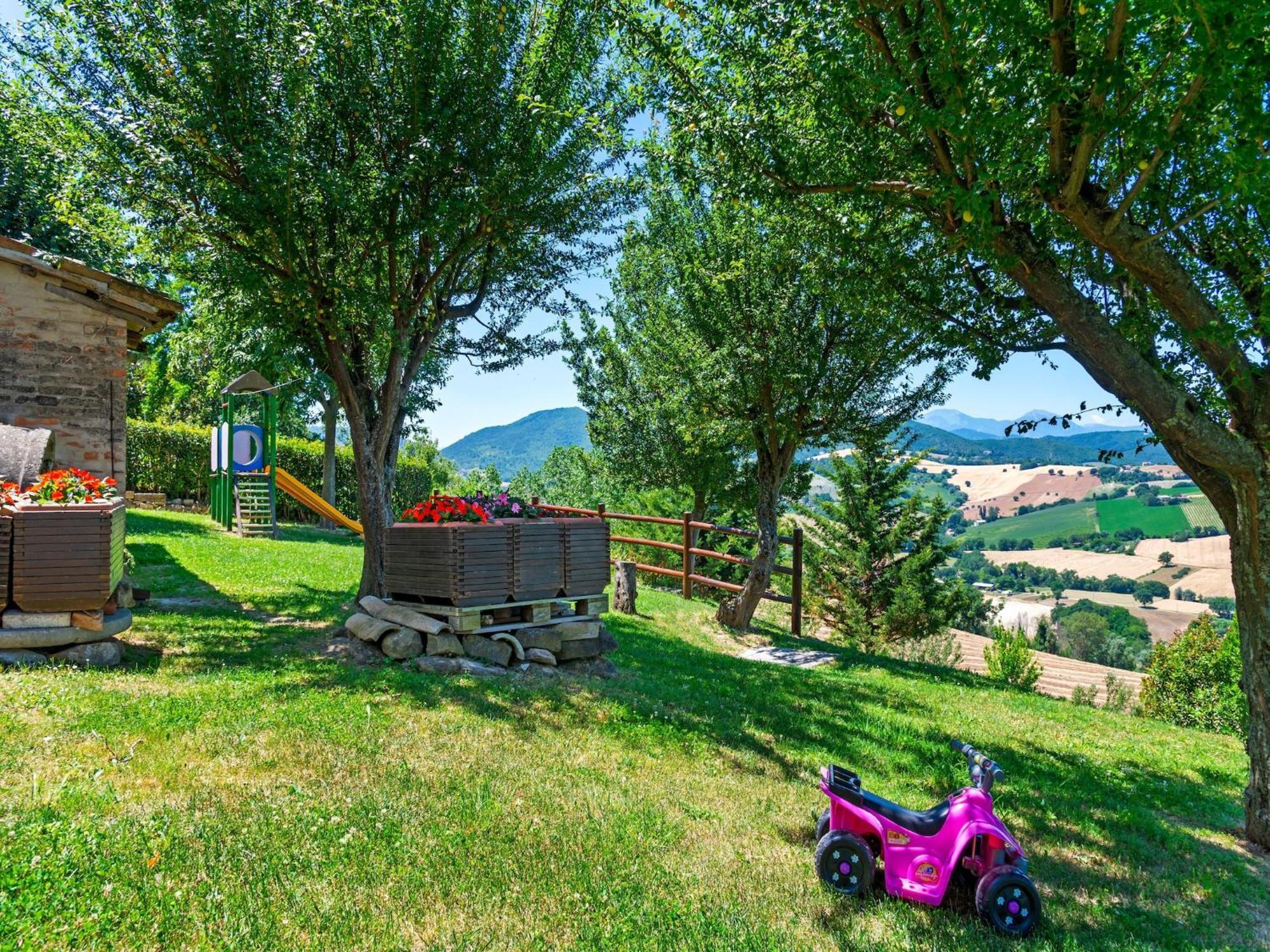 Nice Flat In Arcevia With Swimming Pool Bagian luar foto